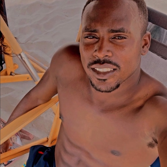 Meet your Posher, Tyler - Picture 1 of 1